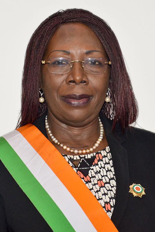 Mme Jeanne PEUHMOND